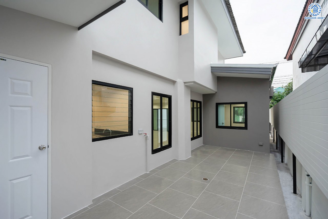 บ้านมือสองตกแต่งใหม่ ม.อักษรา พุทธมณฑลสาย3 ตกแต่งหรูหรา เนื้อที่ 55 ตร.ว. ฟังก์ชัน 3 ห้องนอน 3 ห้องน้ำ จอดรถได้ 2 คัน บนทำเลเชื่อมต่อเมือง ใกล้เซ็นทรัลศาลายา, ม.มหิดล ทางคู่ขนานลอยฟ้าบรมราชชนนี และรายล้อมด้วยสิ่งอำนวยความสะดวกครบ!